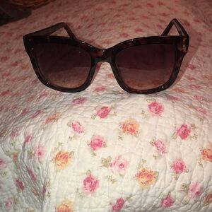 Roxii Anne is the model for these great fossil sunglasses